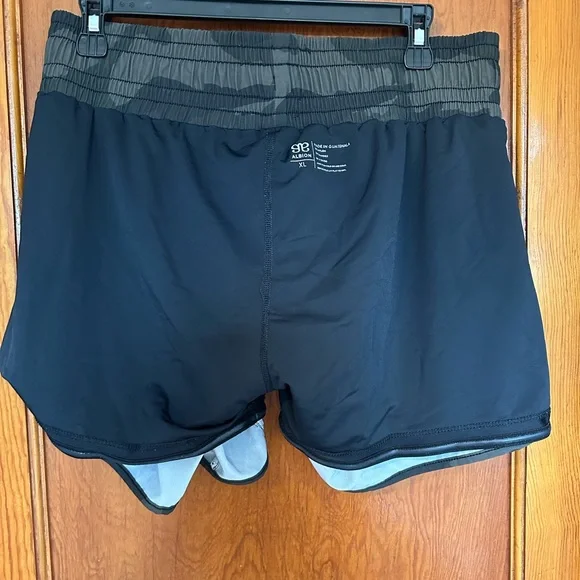 Albion Lunge women’s camo lined shorts size XL good condition - Picture 8 of 10